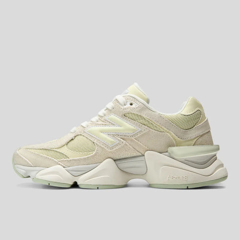Tênis New Balance 9060