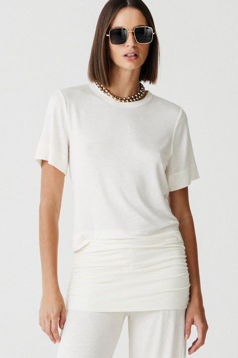 blusa_decote_redondo_manga_curta_fibras_naturais_malha_leve_suave_viscose_linho_elastano_nacional_atemporal