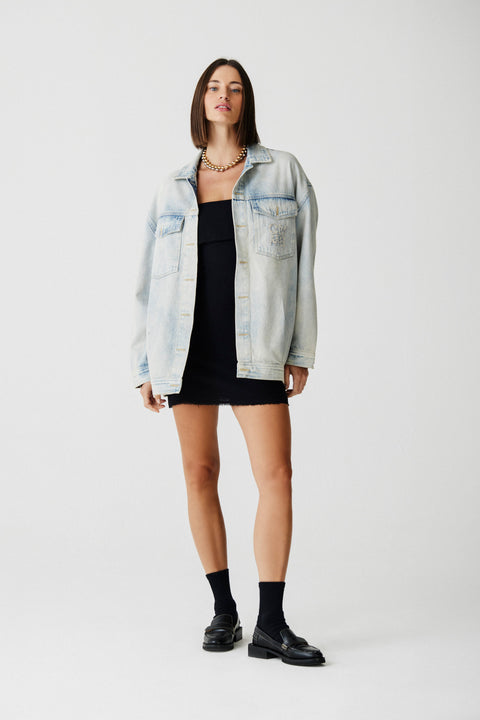 jaqueta_sarja_jeans_e_oversized_jeans_largo_sarja _bordado _bolso_jeans _algodão_produção_nacional_jaqueta_unissex_atemporal_look_casual